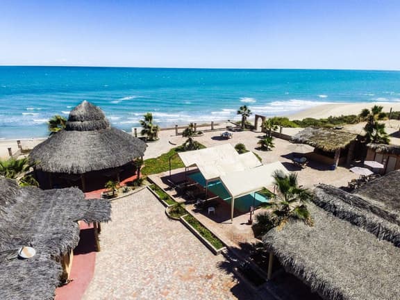 Giant Beach House - Image 1